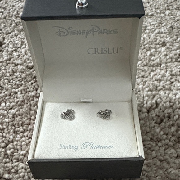 Crislu Minnie Mouse earrings - Picture 1 of 2